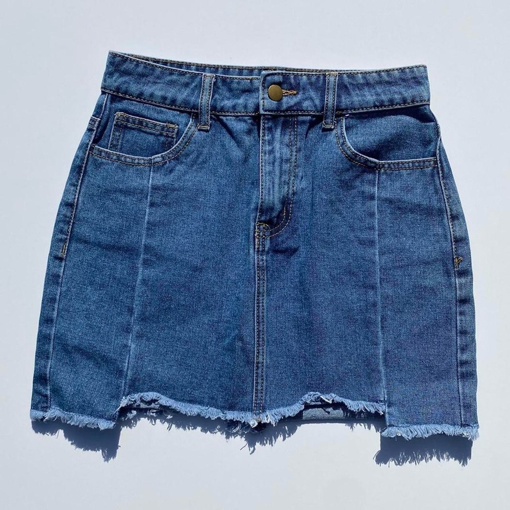 Forever 21 Blue Denim raw hem casual mini skirt Women's Small NWT Spring Summer